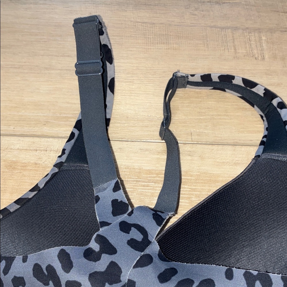 Victoria Secret Sport Black and Gray Leopard Sports Bra No Size Tag Best 32DD - Picture 7 of 10